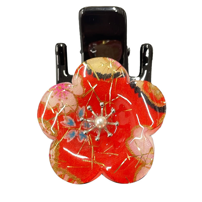 Three-prong clip, camellia